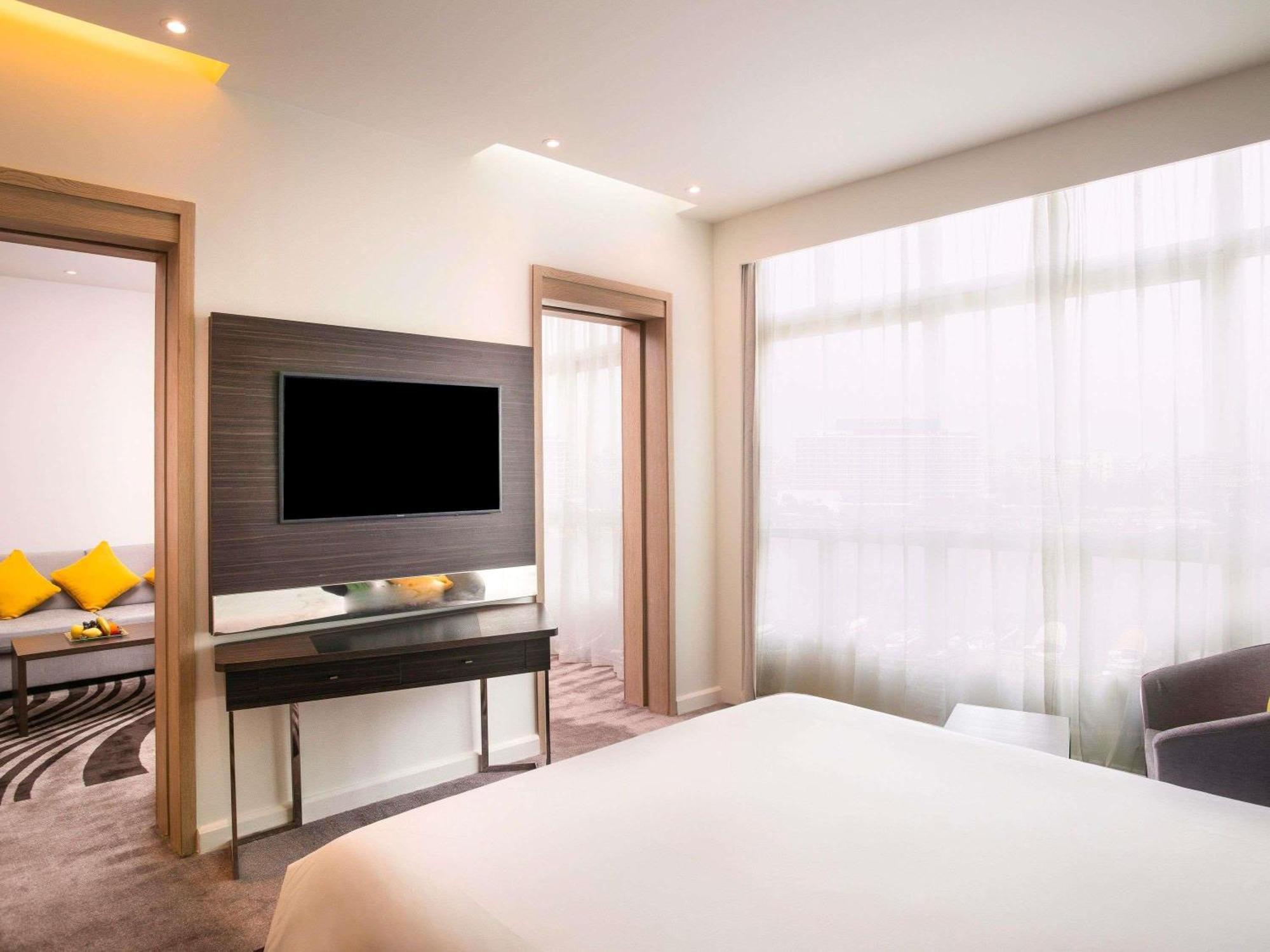 Superior Suite One Double Bed Sofa River Side