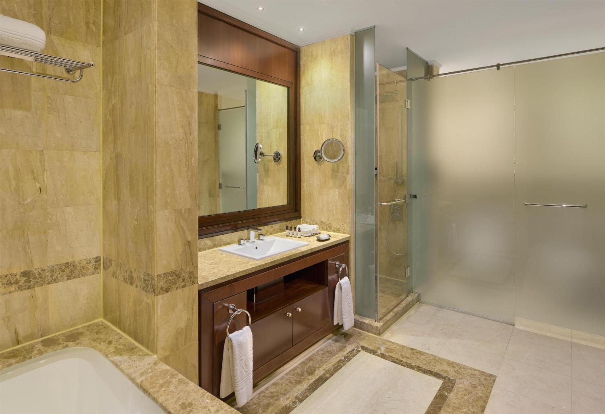 Deluxe City Room